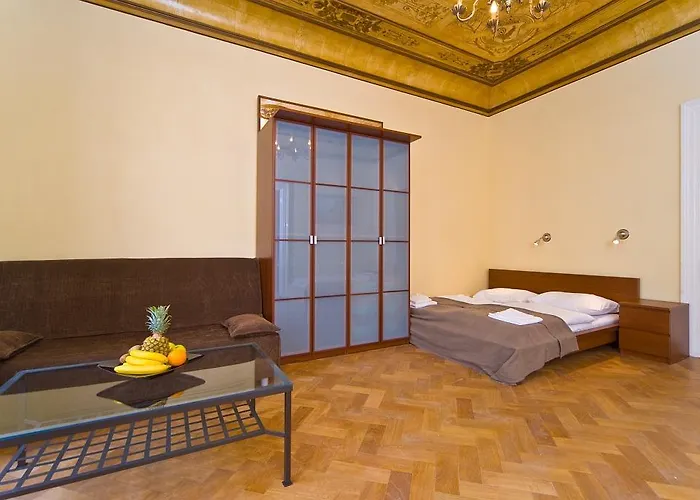 Hotel Old Town - Dusni 3*