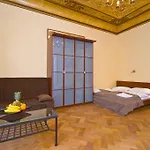Hotel Old Town - Dusni 3*