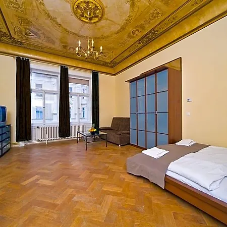 Hotel Old Town - Dusni