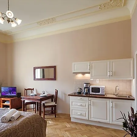 Hotel Old Town - Dusni